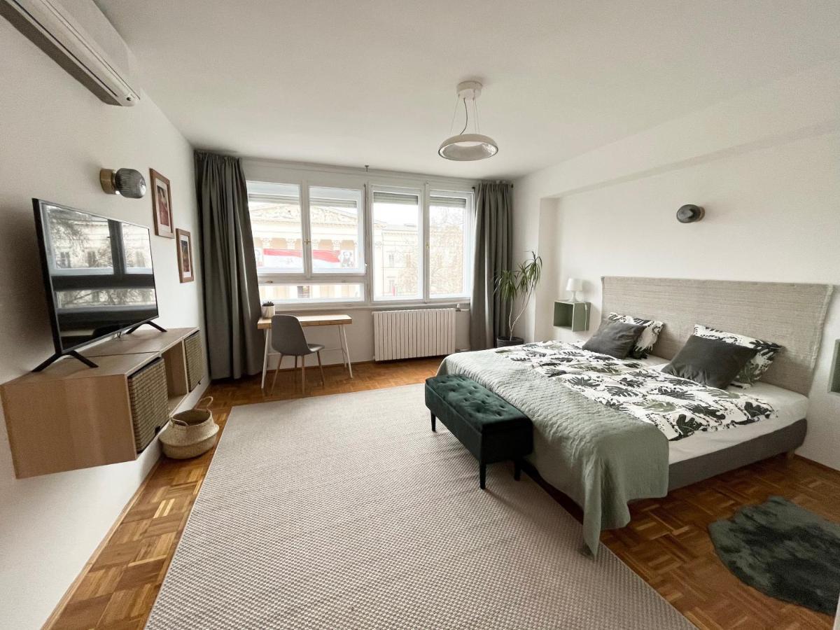 Central Apartment - Museum View บูดาเปสต์ ภายนอก รูปภาพ